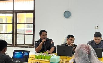 Kasubag Administrasi Bawaslu Kabupaten Tegal Paparkan Tata Tertib Pegawai dalam Sosialisasi Perbawaslu Nomor 10 Tahun 2014