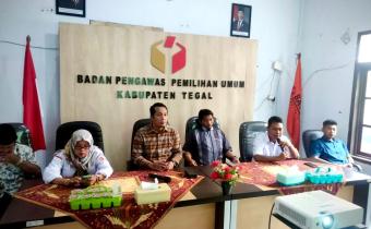 Bawaslu Kabupaten Tegal Bahas Pembuatan Video Praktik Baik Gelombang 2 dalam Rapat Pleno