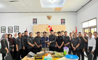 Mahasiswa PKL Tuntaskan Pengabdian, Bawaslu Kabupaten Tegal Lepas dengan Apresiasi