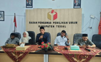 Apresiasi Kerjasama dan Kolaborasi , Ketua Bawaslu Kabupaten Tegal membuka Acara Puncak “Ngabuburit Pengawasan”