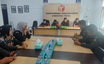 Langkah Strategis Bawaslu Kabupaten Tegal: Dari Edukasi Pelajar hingga Kolaborasi Media