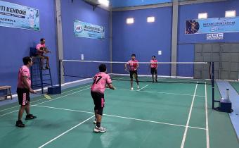 Lewat Bulutangkis Bersama, Bawaslu Kabupaten Tegal Bangun Semangat Positif