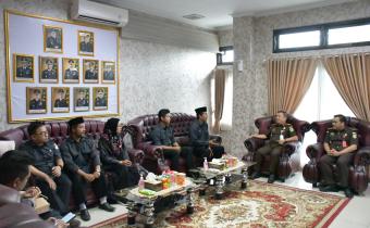 Bawaslu Kabupaten Tegal Jalin Silaturahmi dan Perkuat Sinergi dengan Kejaksaan Negeri Kabupaten Tegal