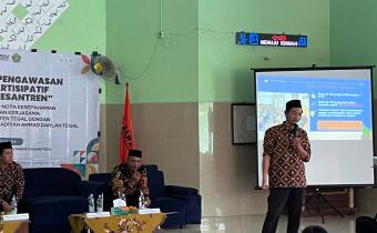 Bawaslu Kabupaten Tegal Tanamkan Kesadaran Demokrasi di Kalangan Santri