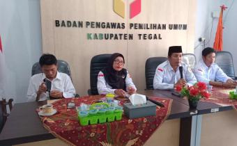 Perkuat Solidaritas Pegawai, Bawaslu Kabupaten Tegal Bahas Jadwal Rutin Bulu Tangkis